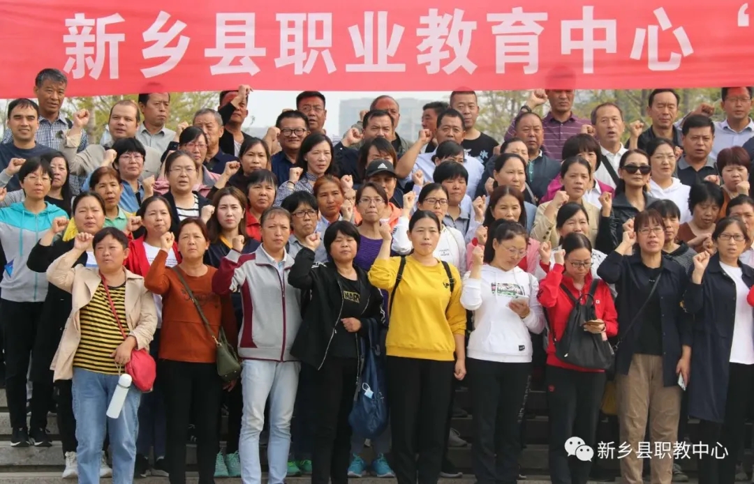 我校举行“喜迎国庆 欢度中秋”健步行活动